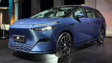 XPeng X9 - front static