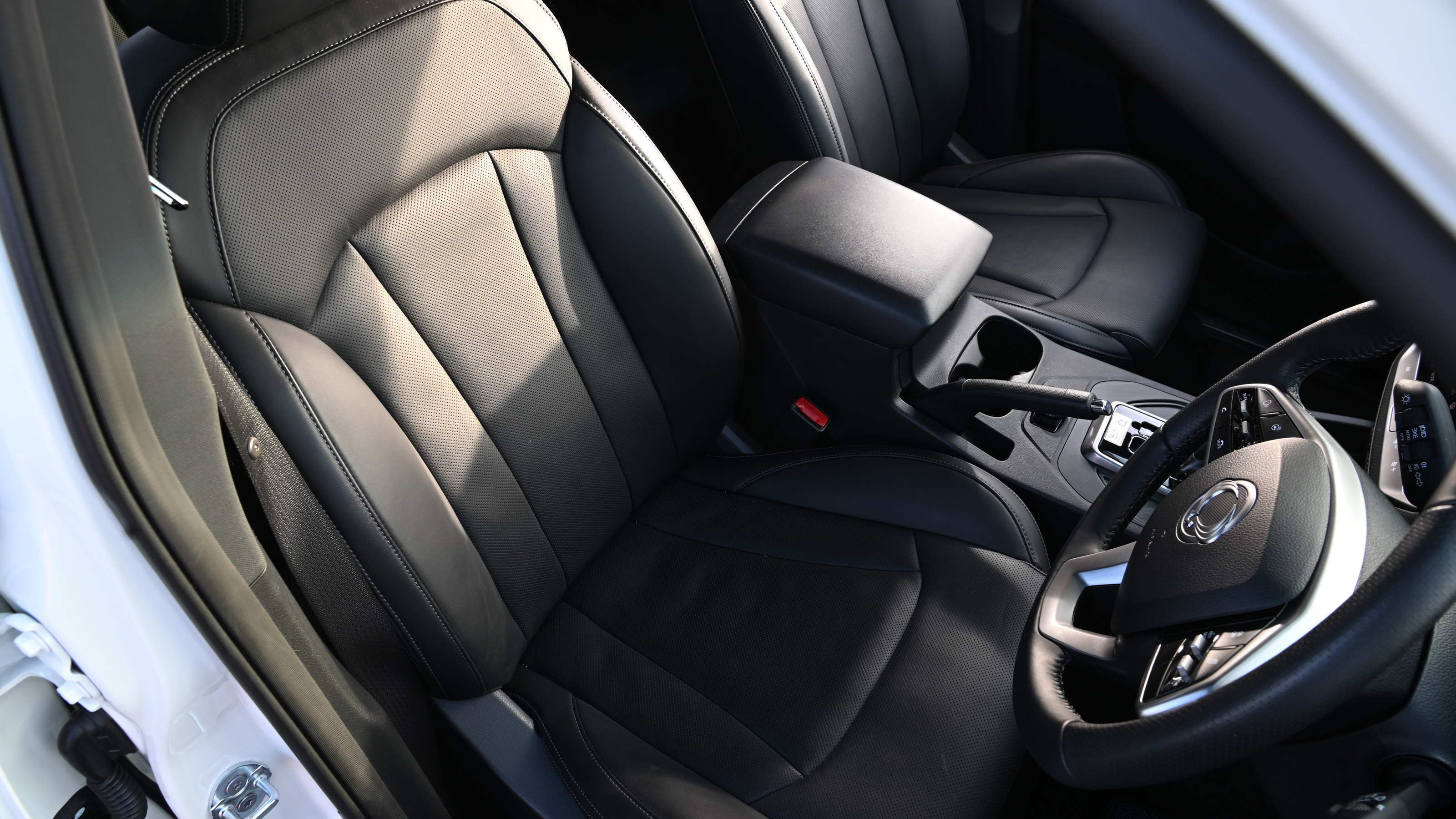 2025 KGM Musso - front seats