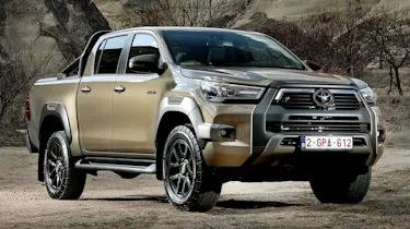 2025 Toyota Hilux Hybrid 48V - static front 3/4 in desert