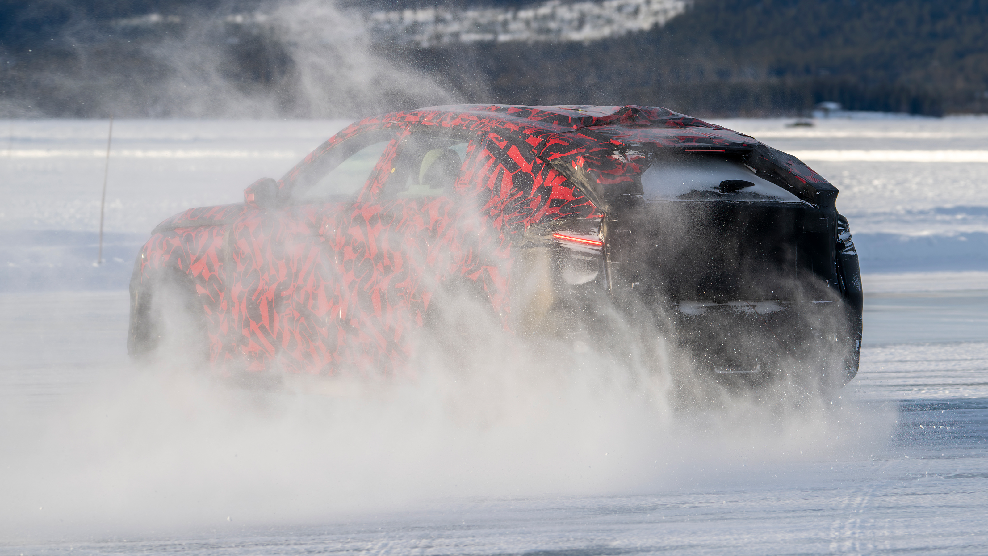 Alfa Romeo Stelvio (camouflaged) - rear action