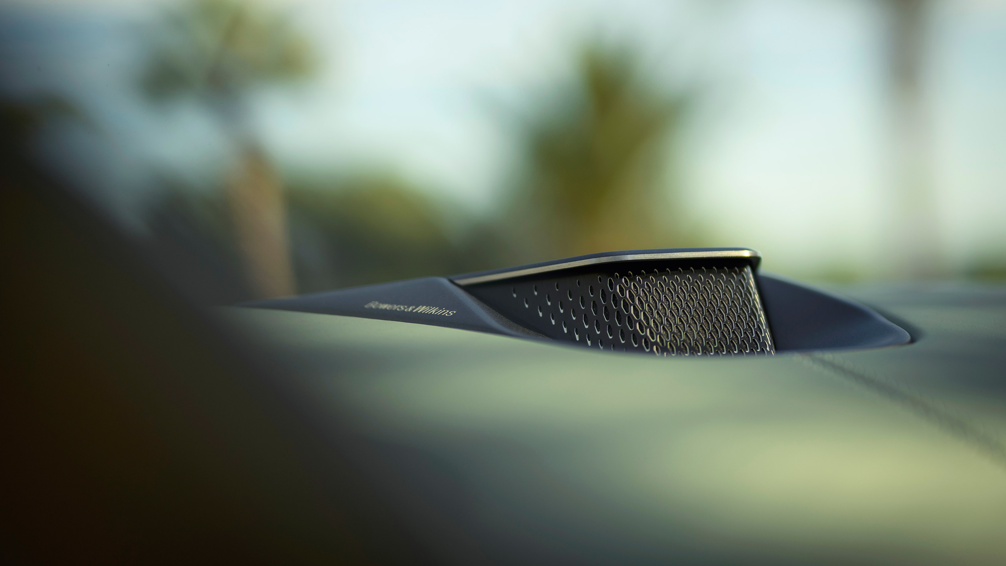 Aston Martin Vanquish Volante - speaker