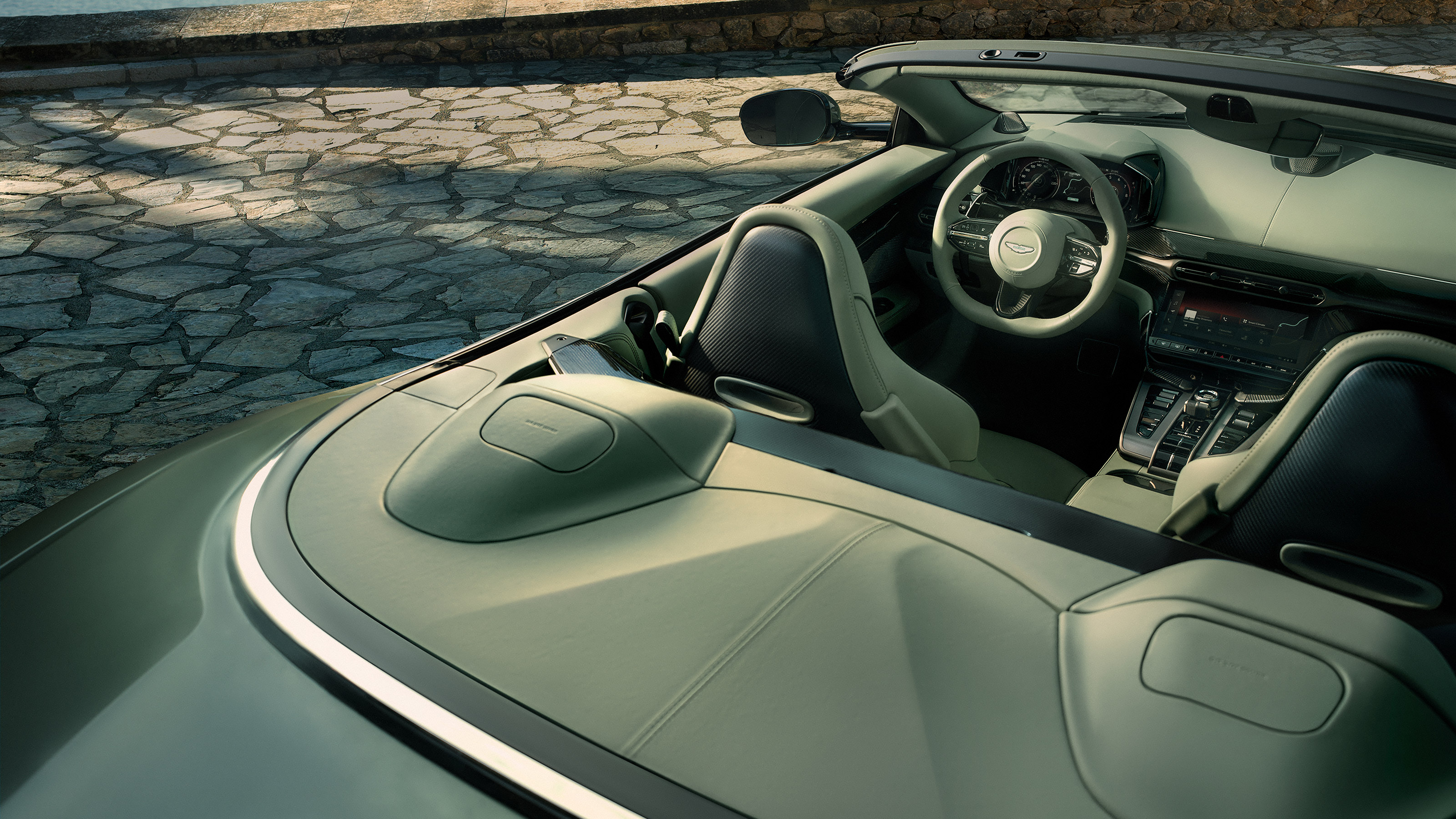 Aston Martin Vanquish Volante - cabin