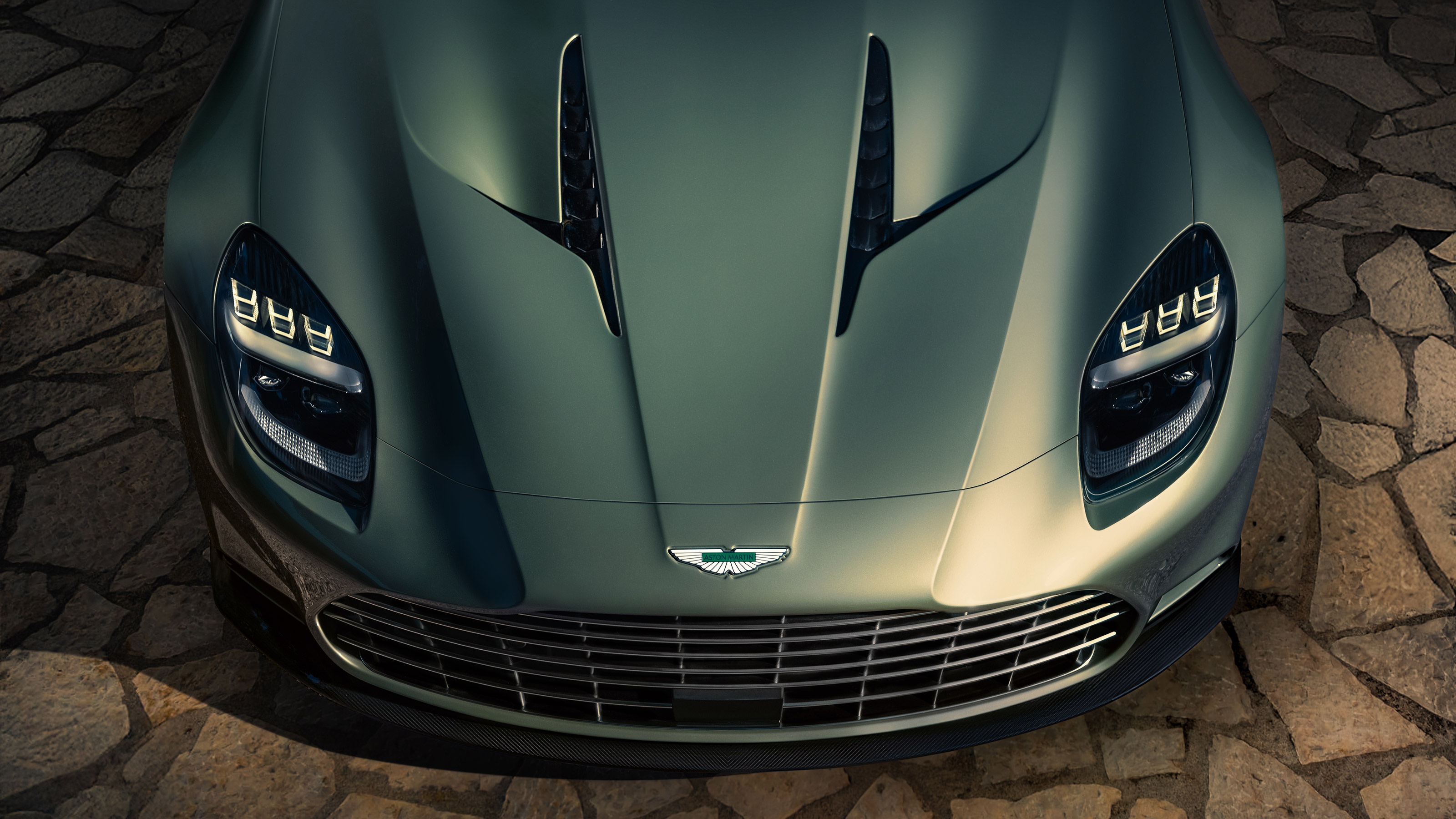 Aston Martin Vanquish Volante - bonnet