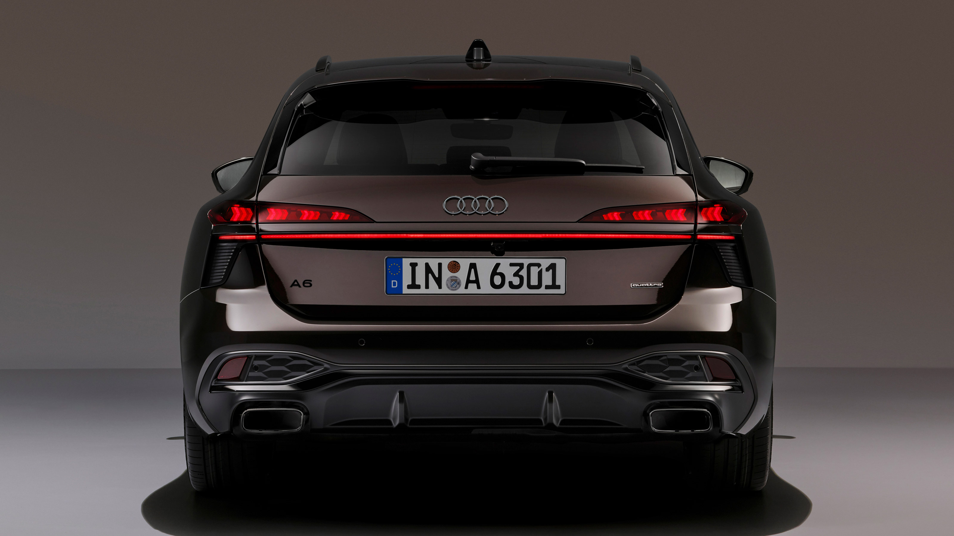 Audi A6 Avant - full rear studio 