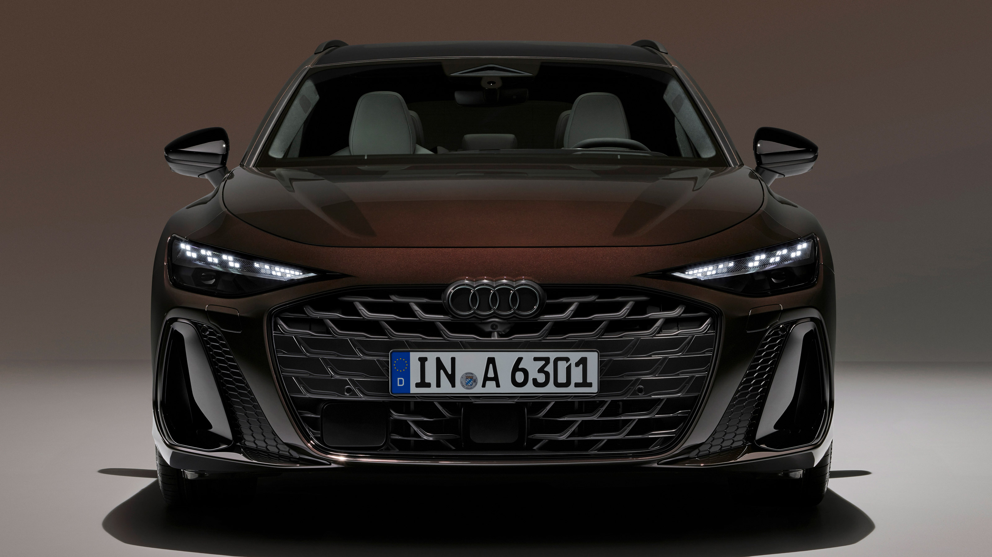 Audi A6 Avant - full front studio