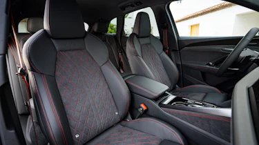 Audi SQ5 - front seats
