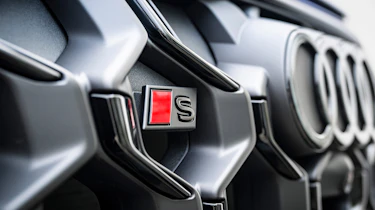 Audi SQ5 - grille detail
