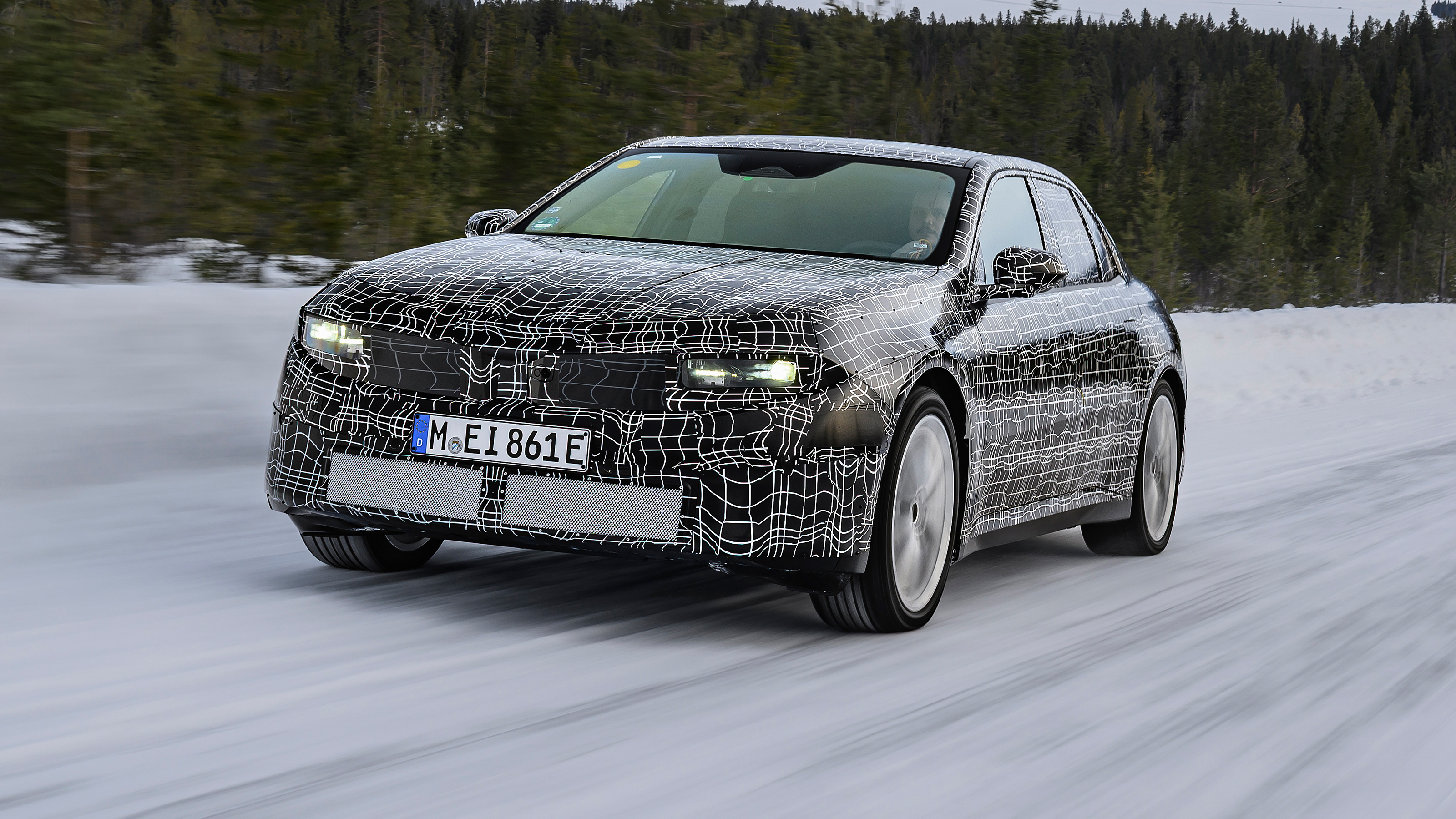 BMW 3 Series ‘Neue Klasse’ (camouflaged) - front 3/4 tracking left