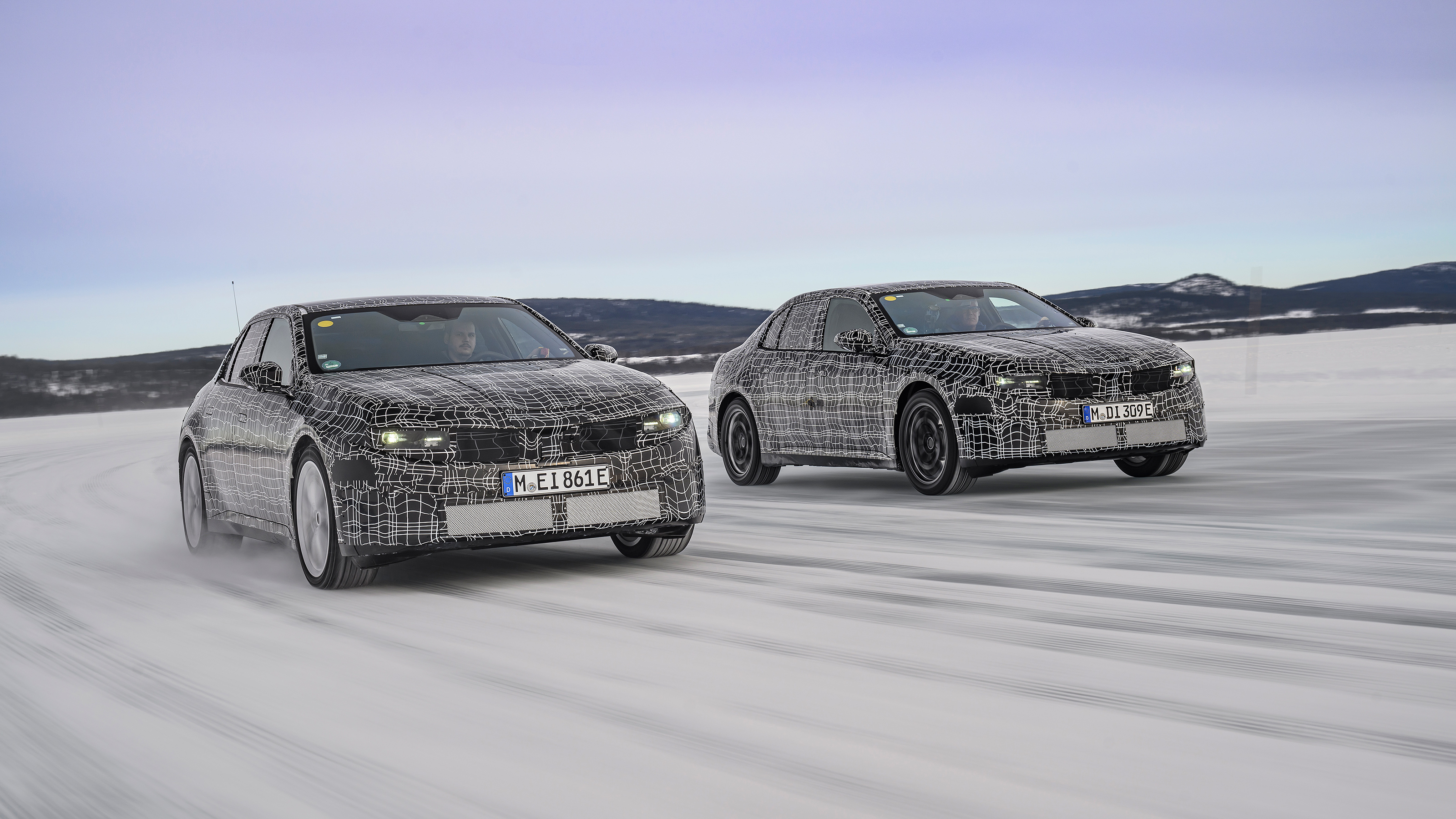BMW 3 Series ‘Neue Klasse’ (camouflaged) - two cars front tracking right