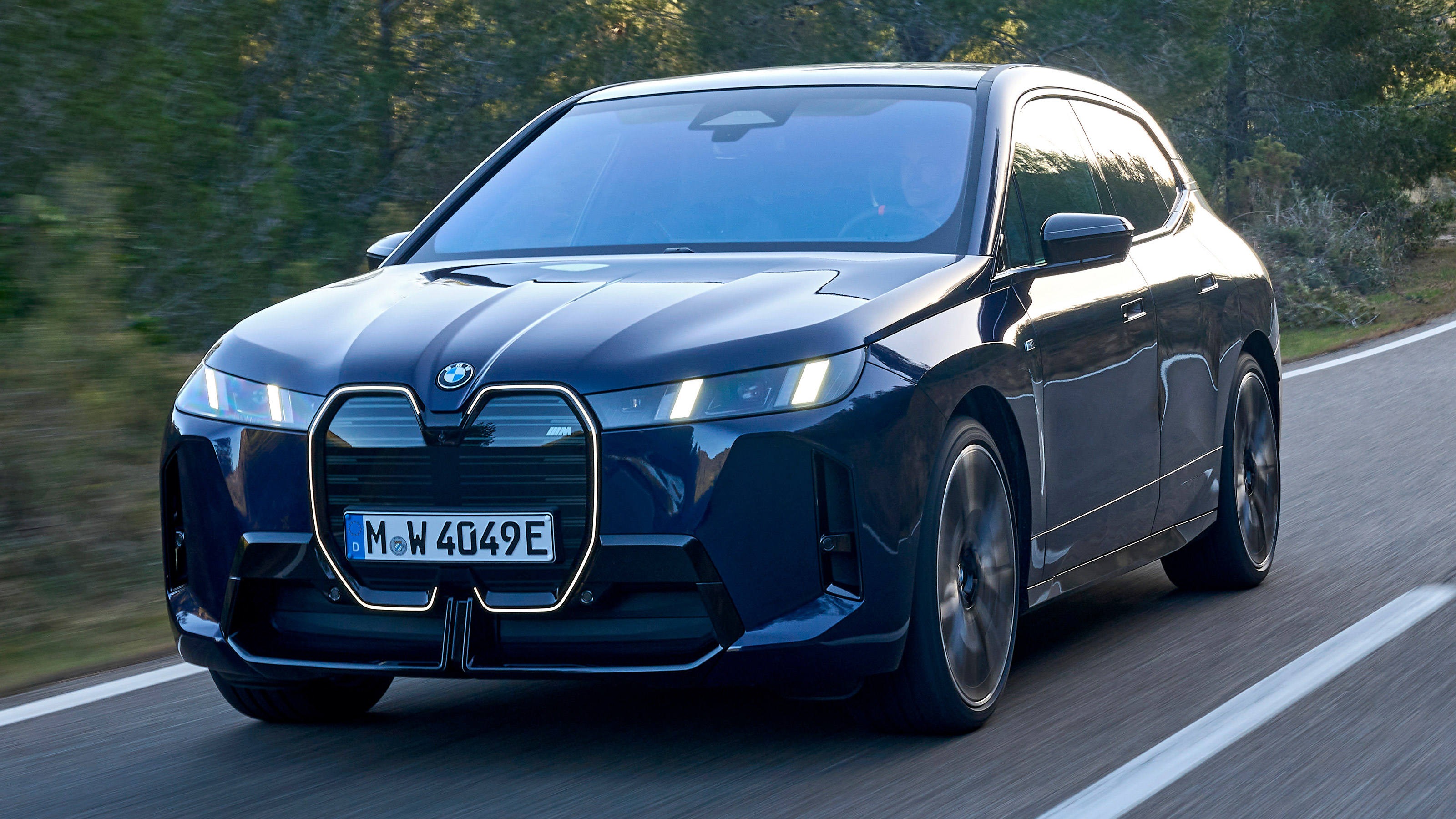  BMW iX M70 - front