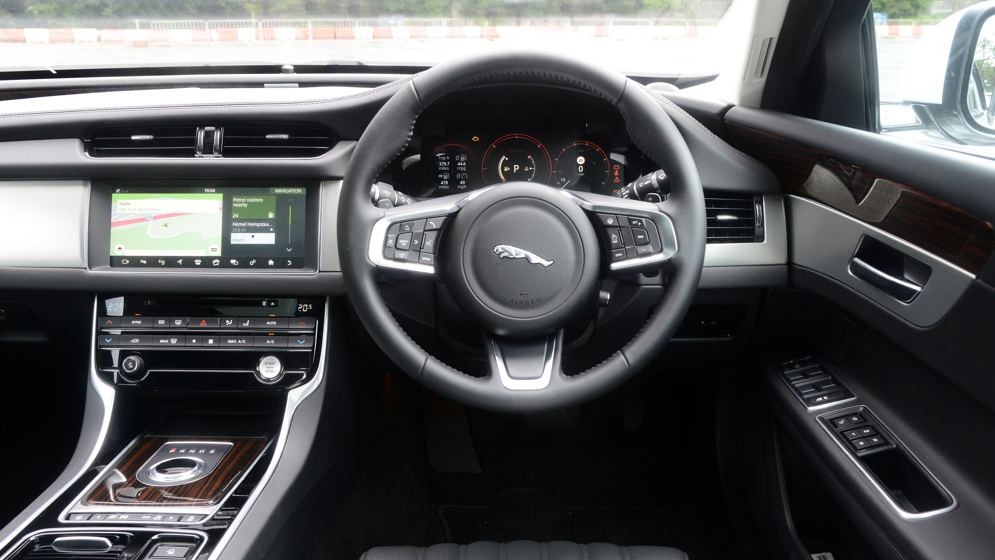 Jaguar XF - dashboard