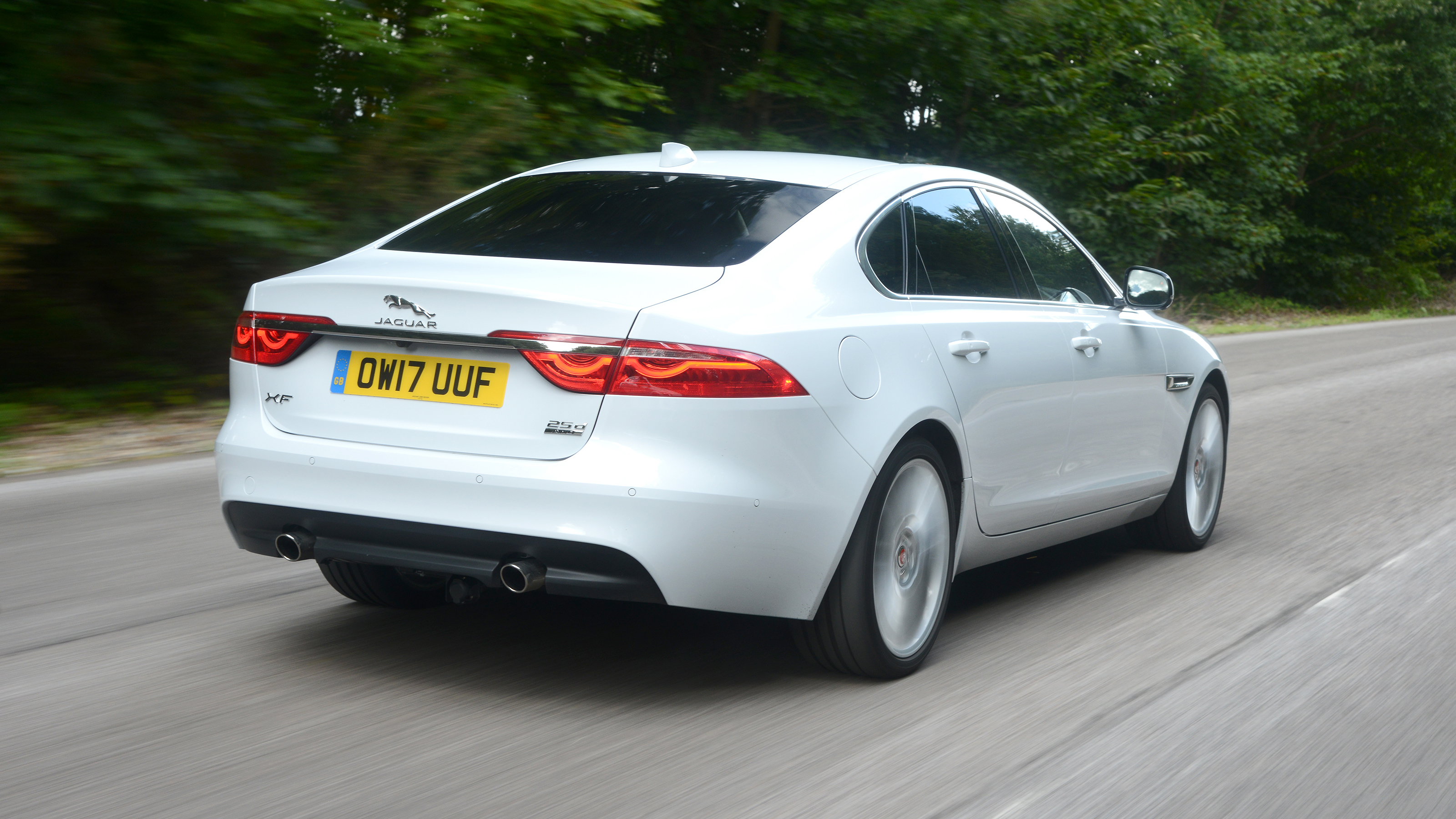 Jaguar XF - rear tracking