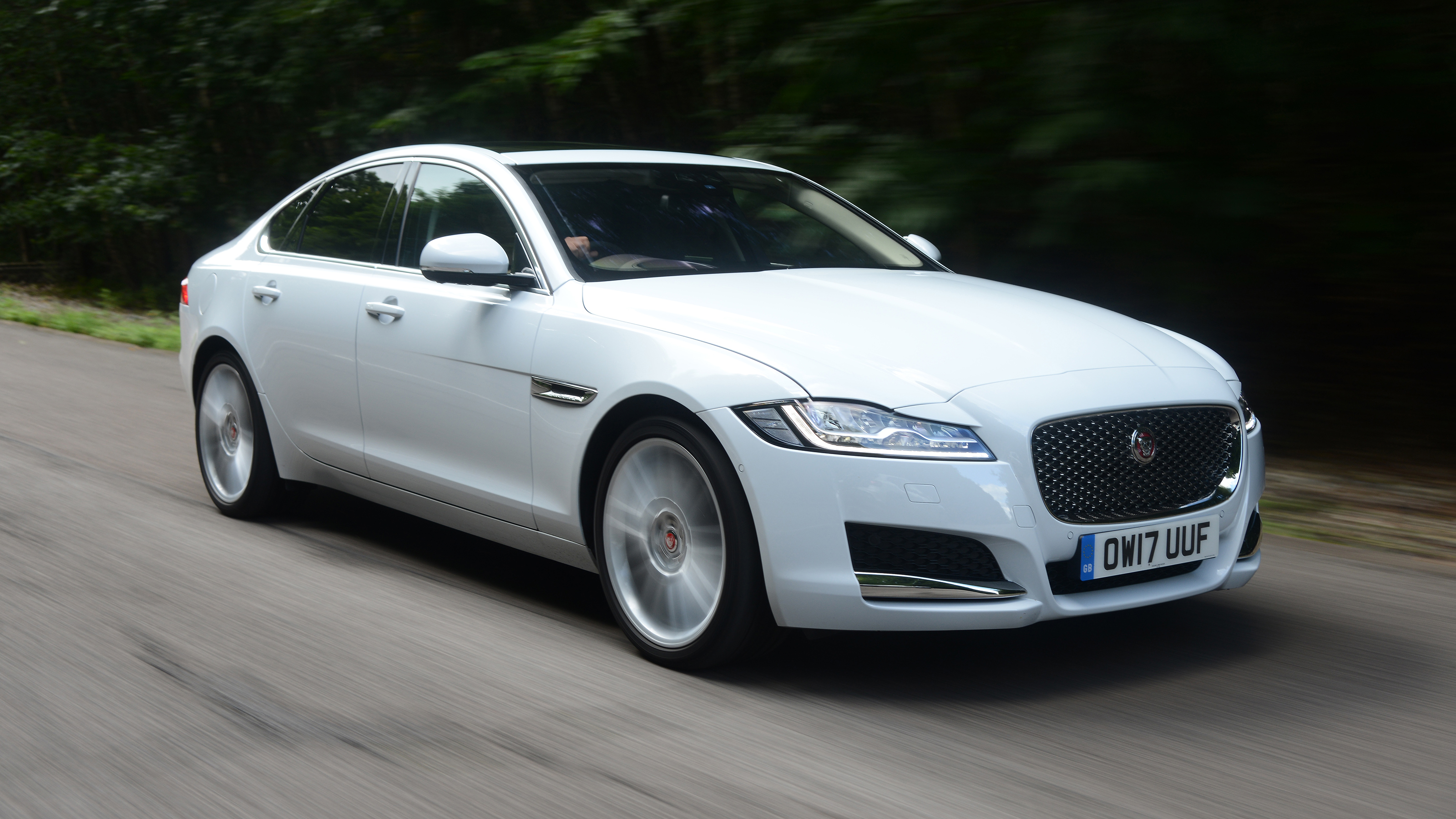Jaguar XF - front tracking