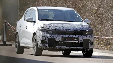 Dacia Sandero facelift spied testing - front tracking