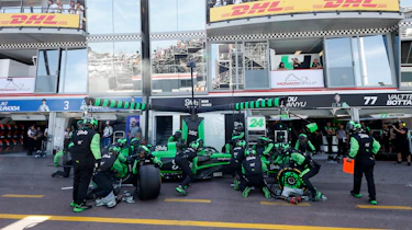 F1 pit crew