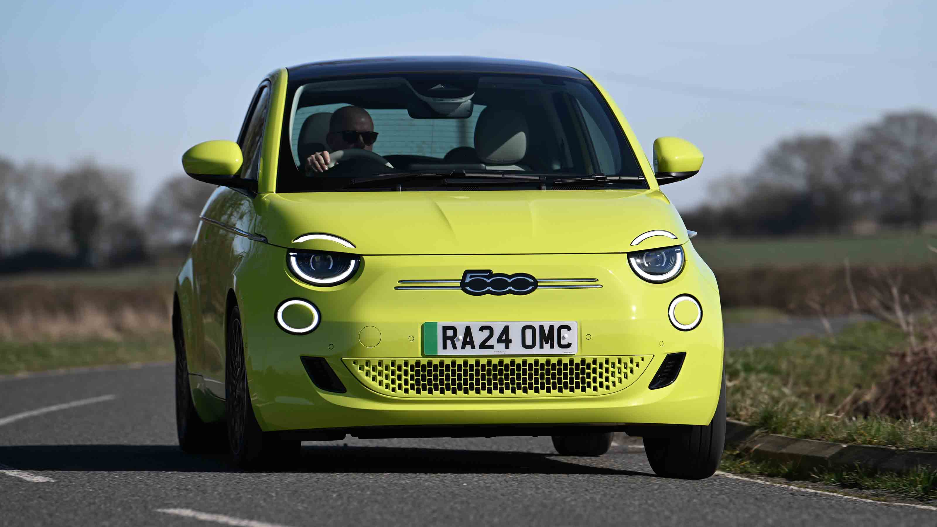 Fiat 500e - front cornering