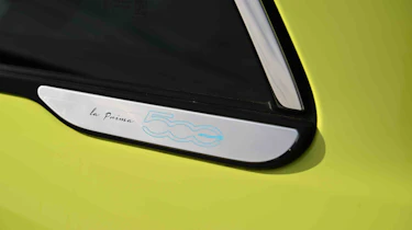 Fiat 500e - 'La Prima' badge detail
