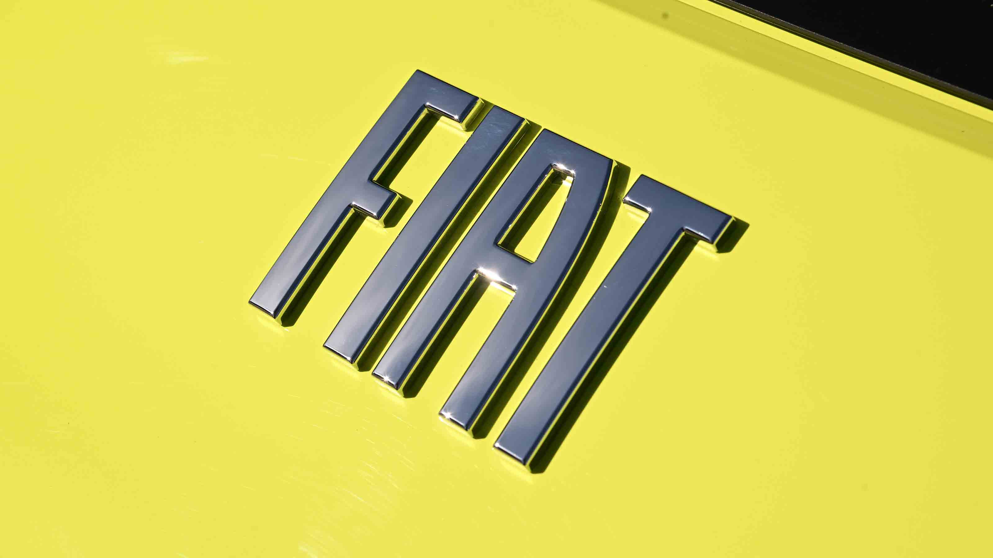 Fiat 500e - 'Fiat' badge detail