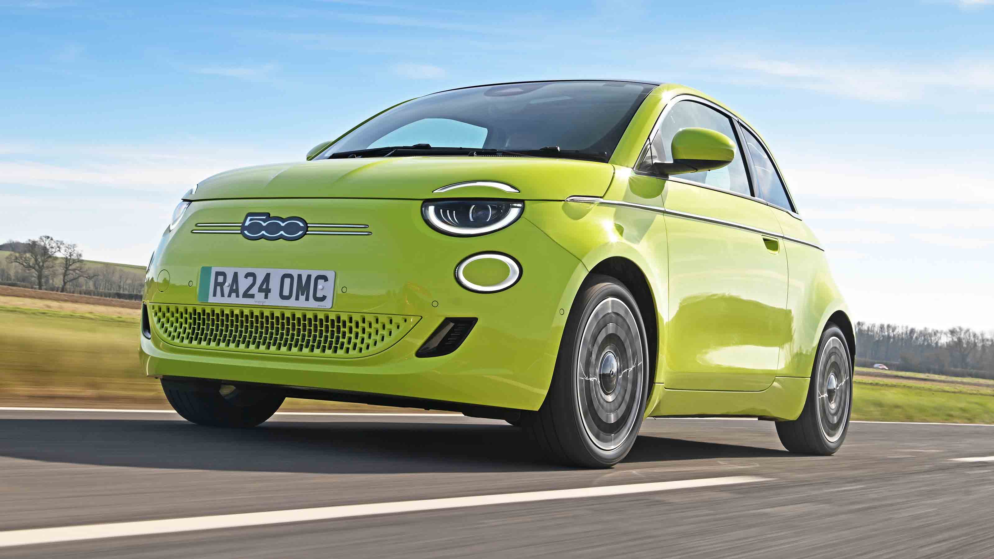 Fiat 500e - front tracking