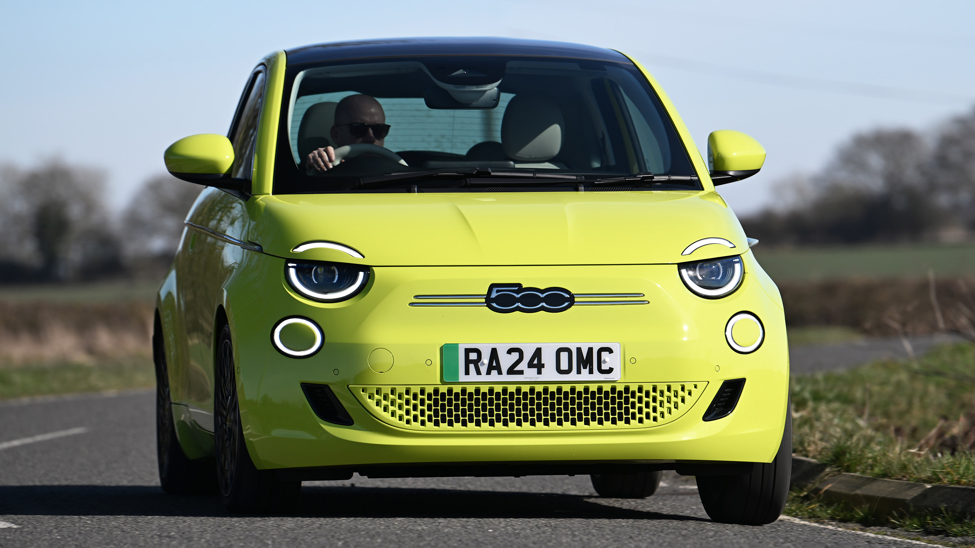 Fiat 500e - front action