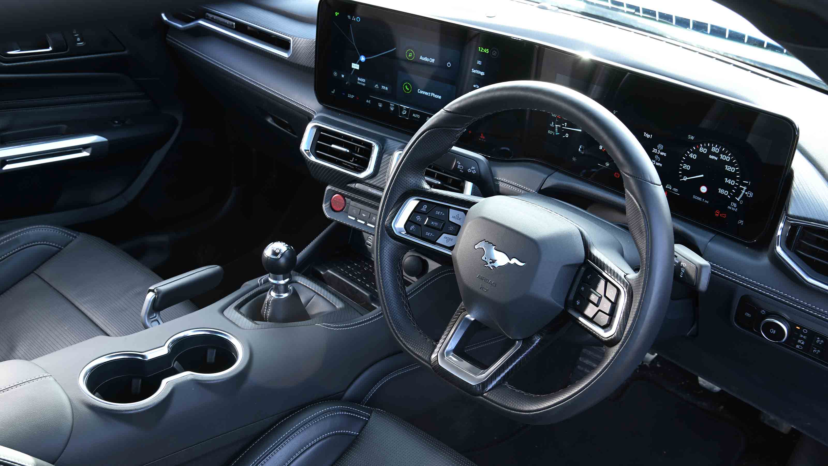 Ford Mustang GT - dashboard