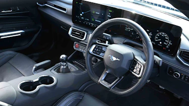 Ford Mustang GT - dashboard