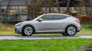 Genesis GV60 - side action
