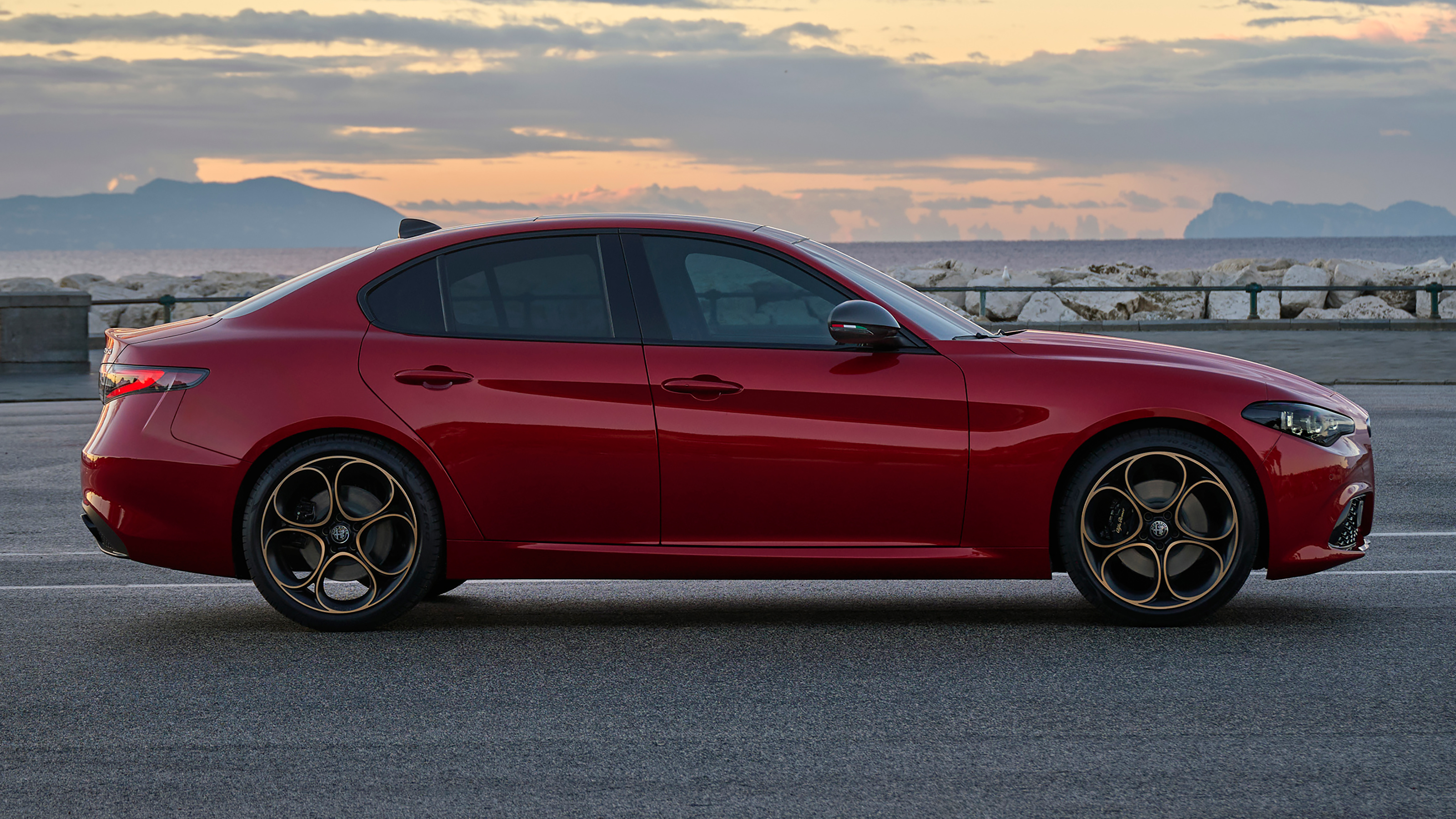 Giulia Intensa - side profile