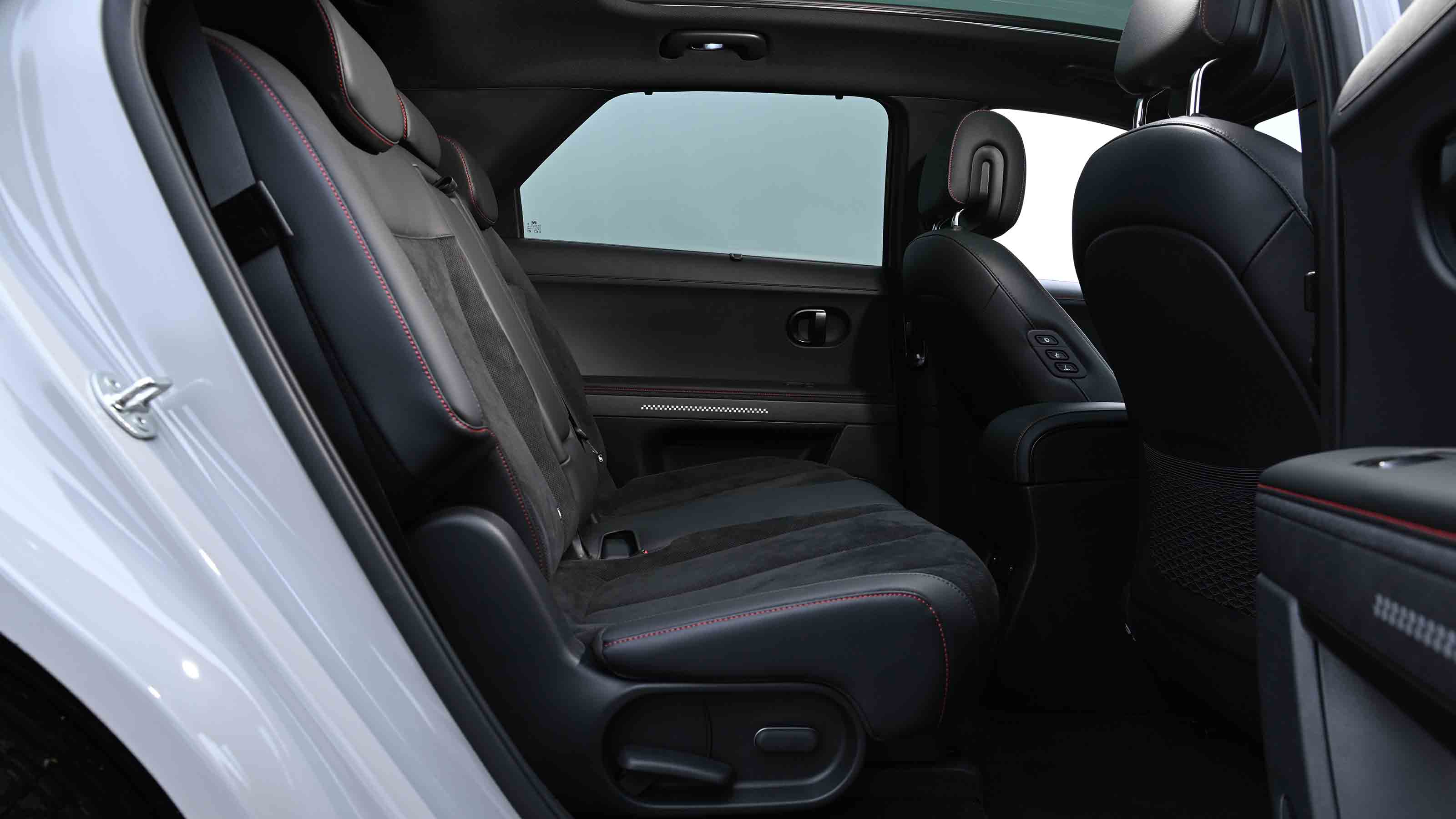 Hyundai Ioniq 5 - rear seats