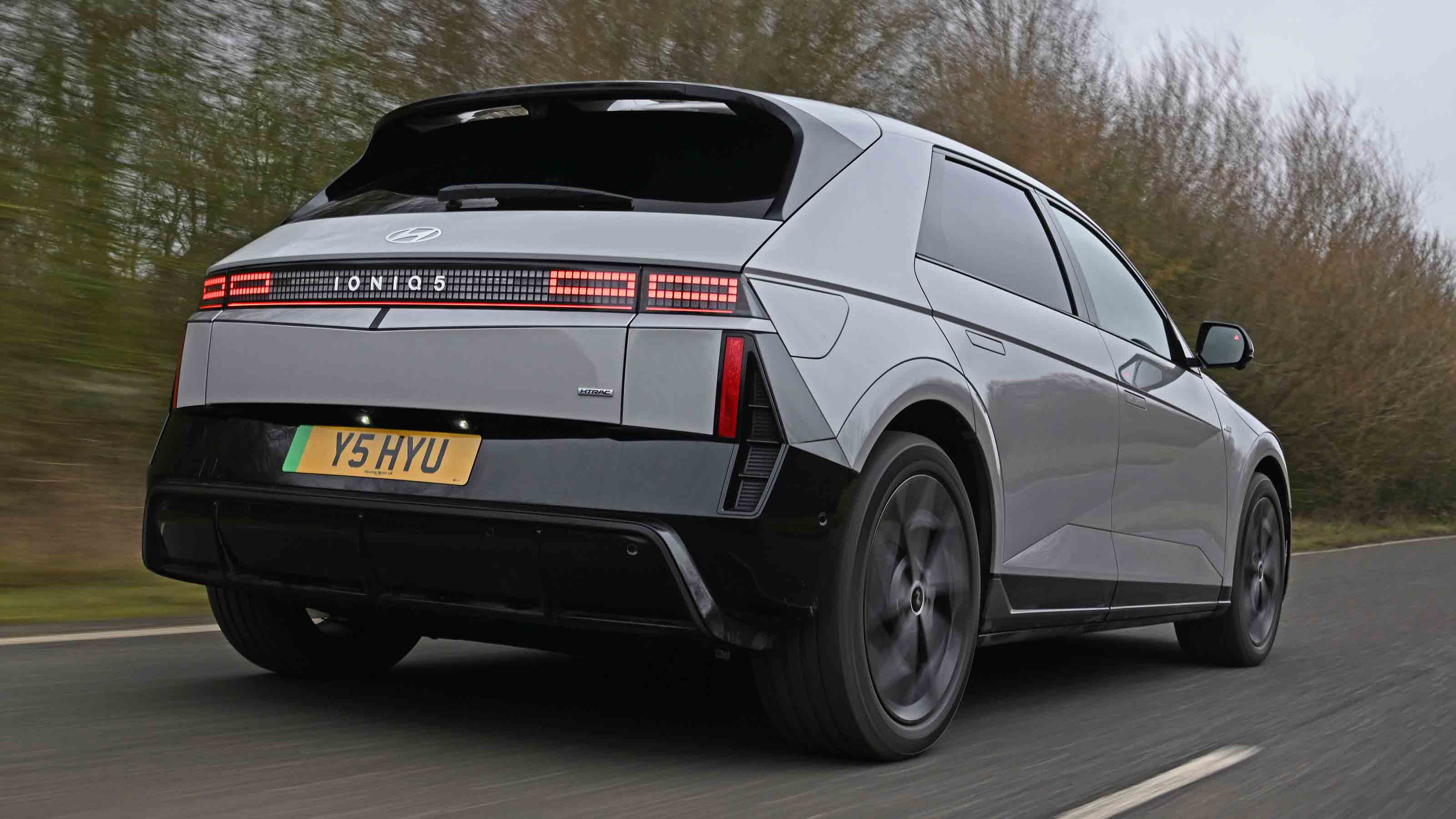 Hyundai Ioniq 5 - rear tracking