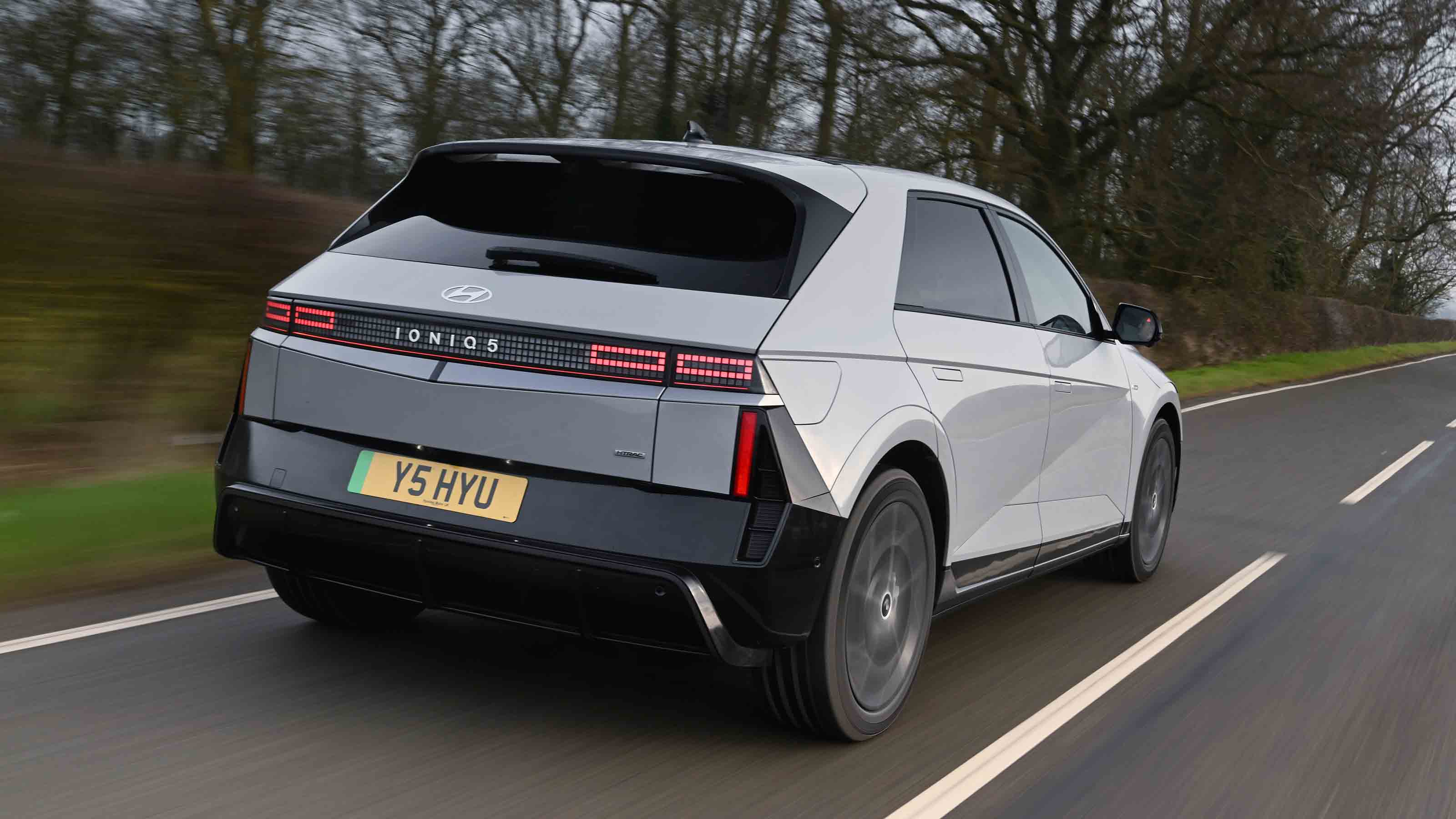 Hyundai Ioniq 5 - rear tracking, driver's side