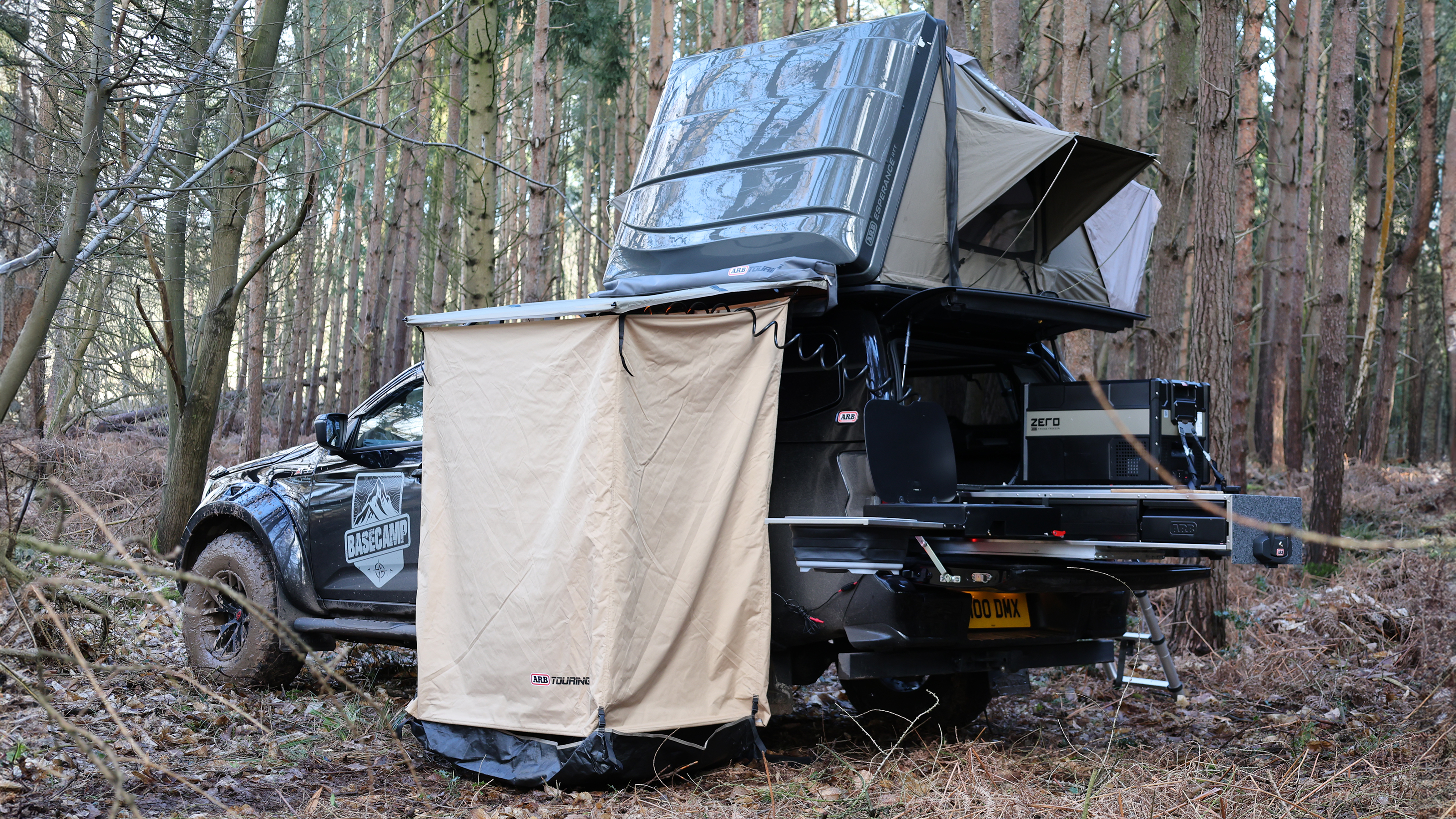 Isuzu D-Max Basecamp - pick-up parked with roof tent open