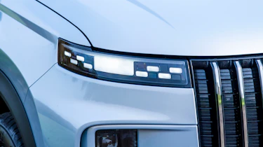 Jaecoo 7 and Skoda Kamiq - Jaecoo 7 front headlight