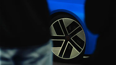 Jaguar Type 00 in blue - wheel