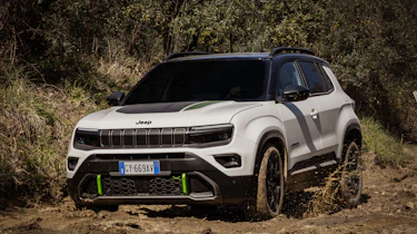 Jeep Avenger 4xe - front tracking