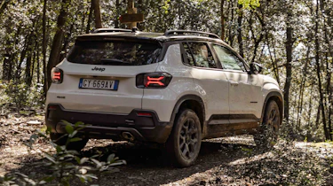 Jeep Avenger 4xe - rear tracking