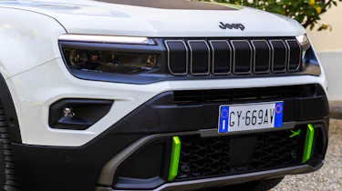 Jeep Avenger 4xe - front grille