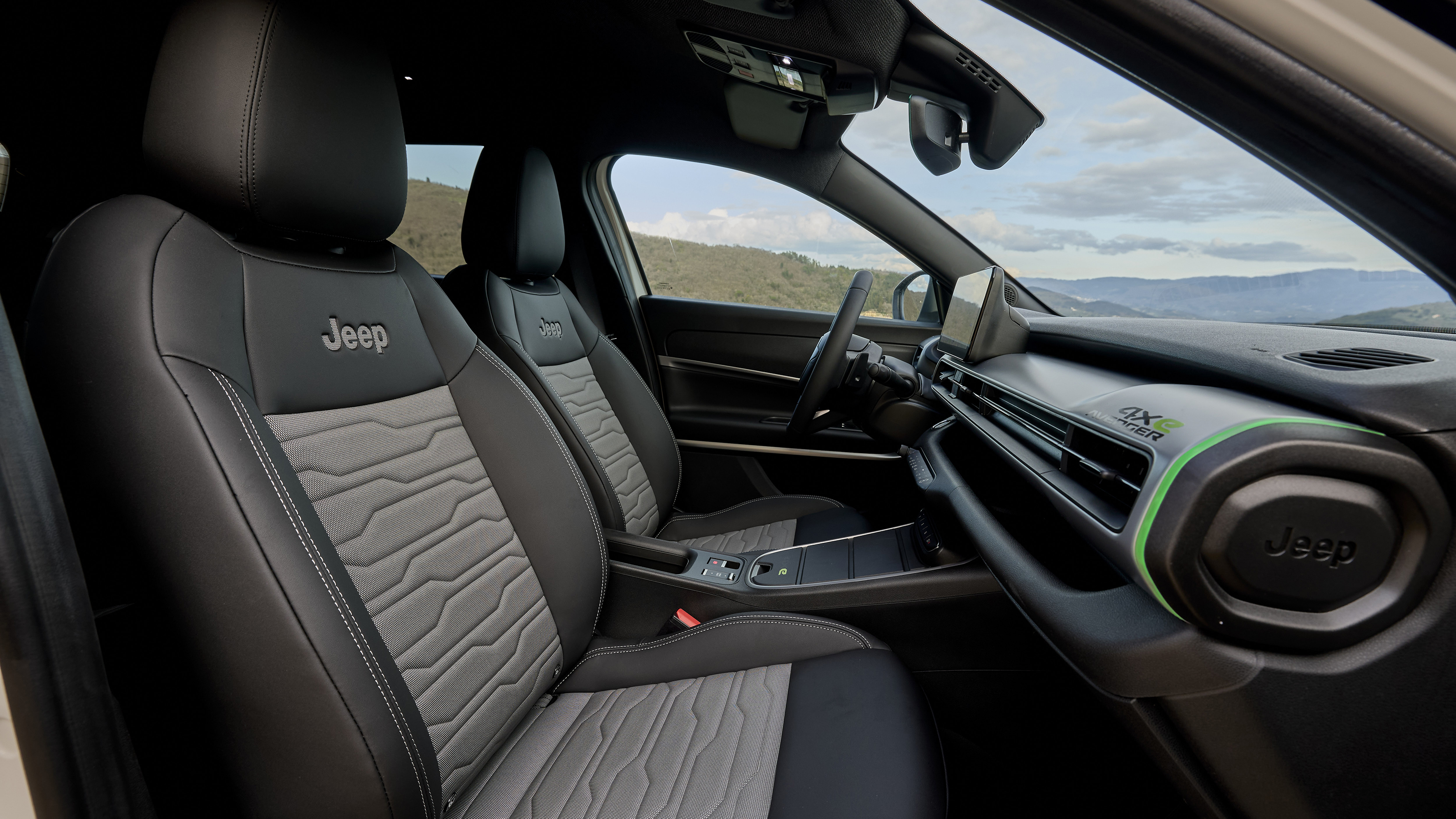 Jeep Avenger 4xe - front interior 