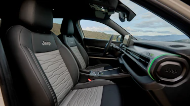 Jeep Avenger 4xe - front interior