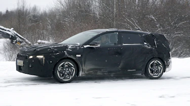 New Kia Ceed Spyshots - front driveby