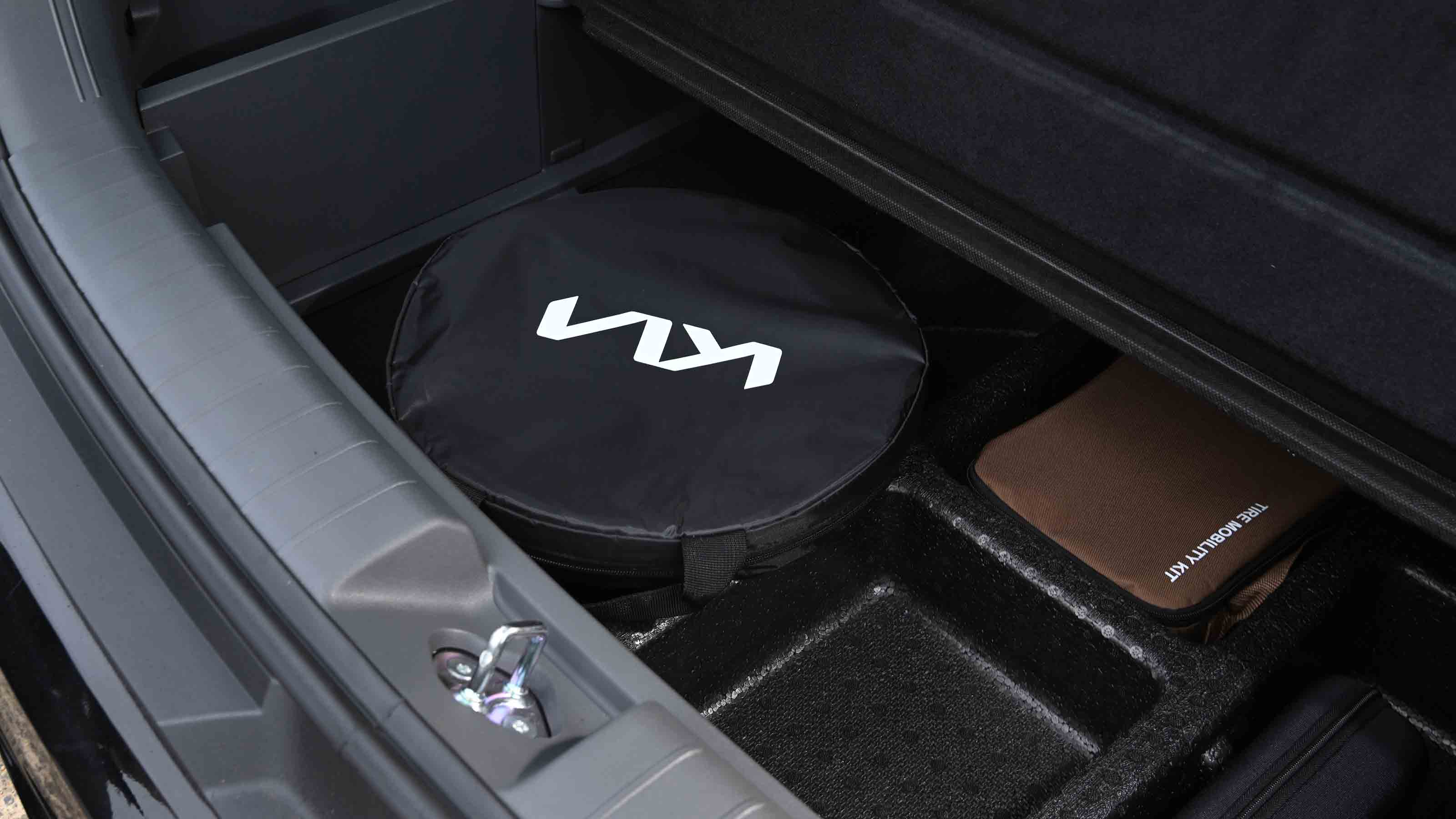 Kia EV3 -underfloor boot storage