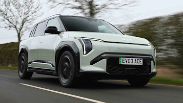 Kia EV3 - front corner tracking