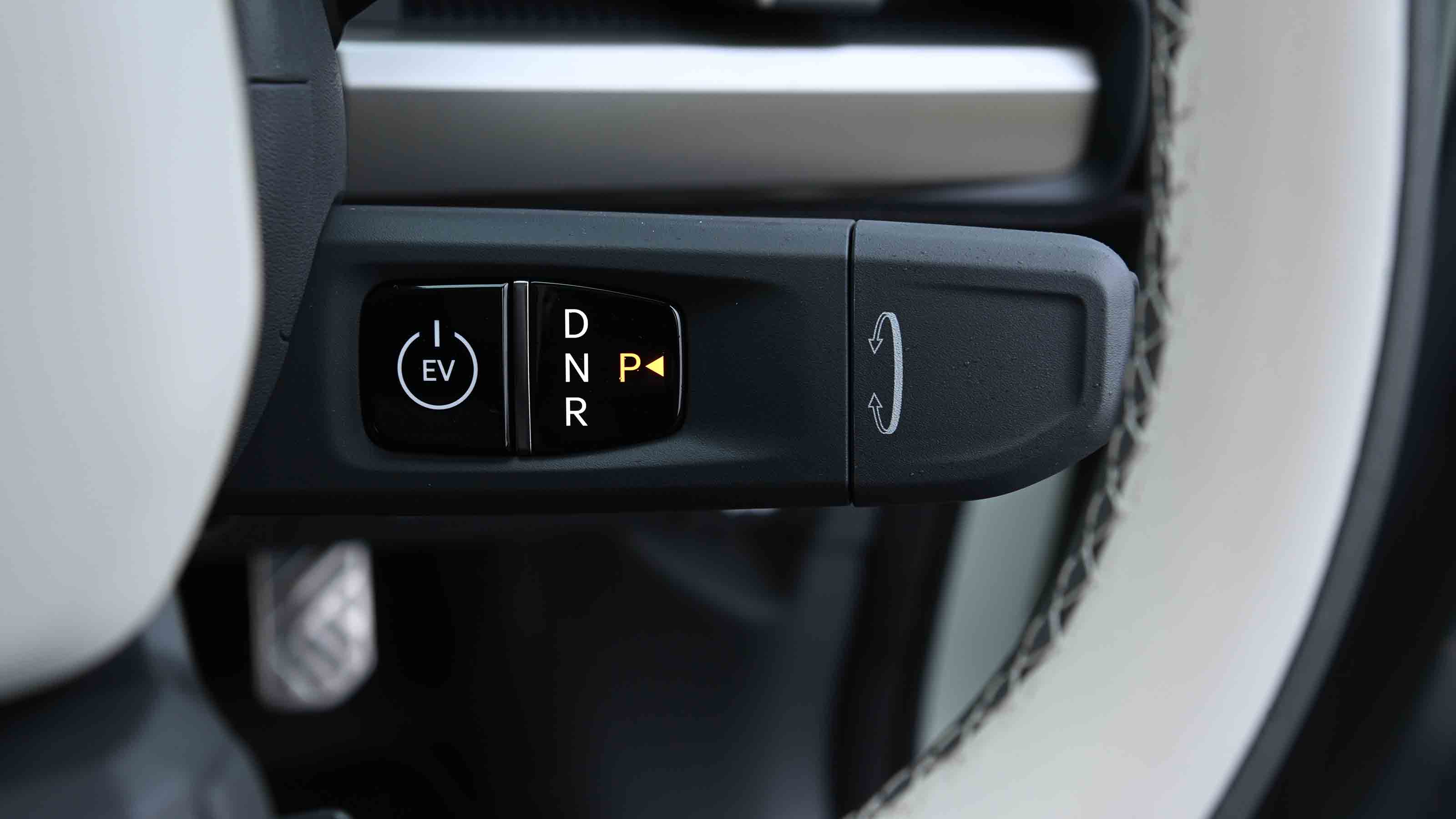 Kia EV3 - gear selector and power on/off switch