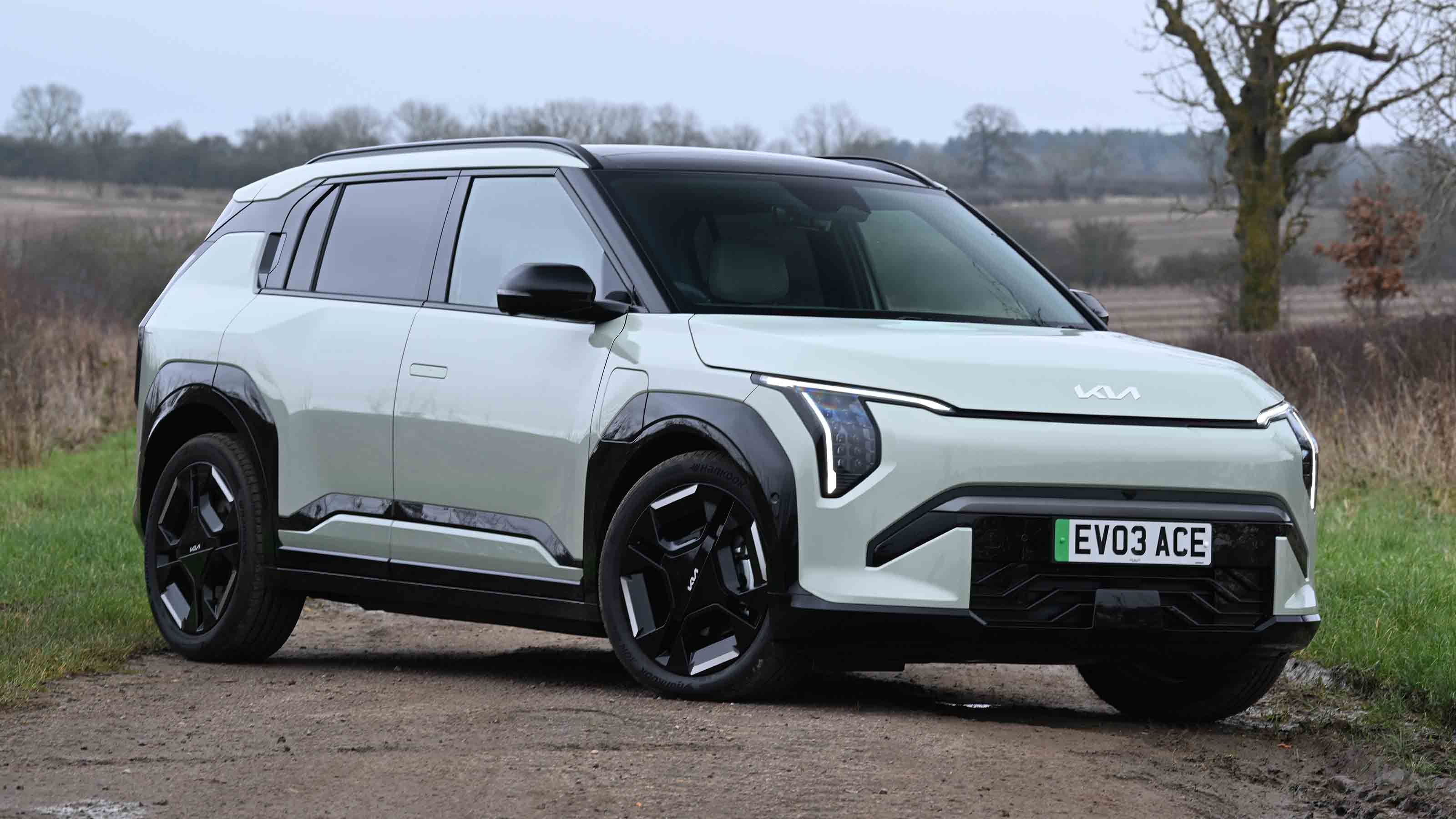 Kia EV3 - front corner static