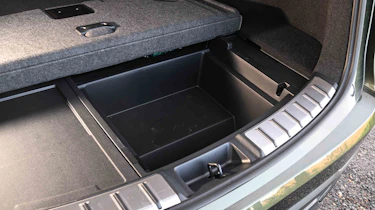 Lexus NX - underfloor storage