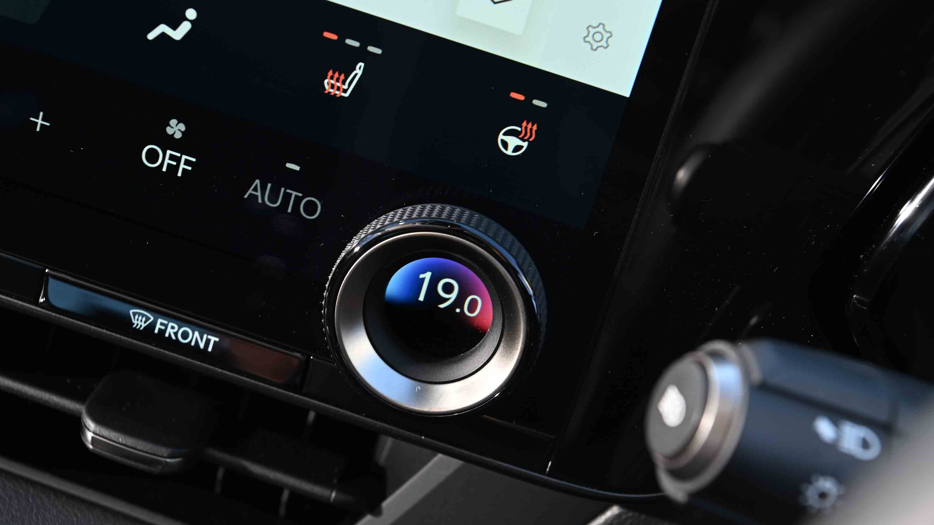 Lexus NX - climate control dial