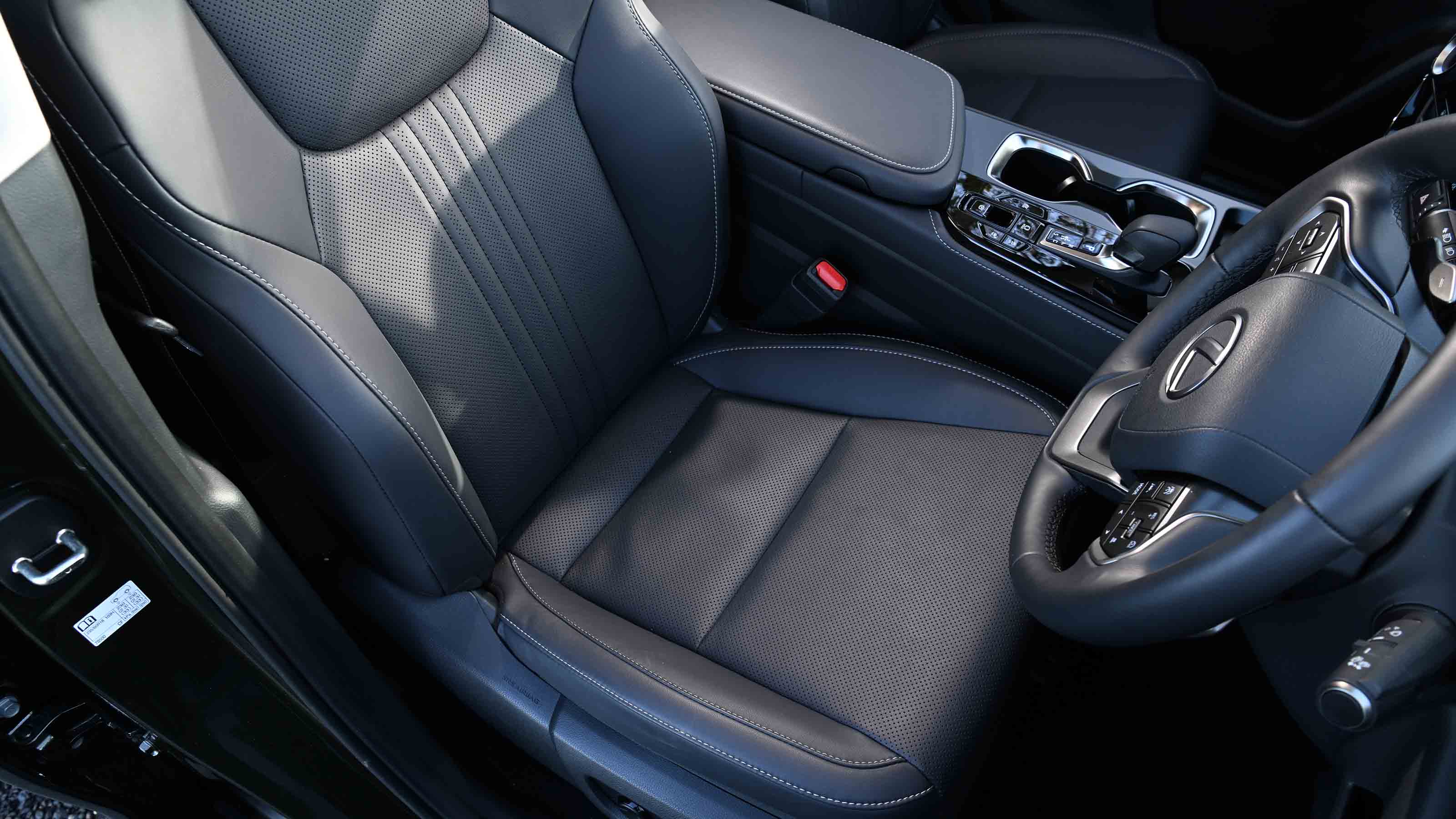 Lexus NX - front seats