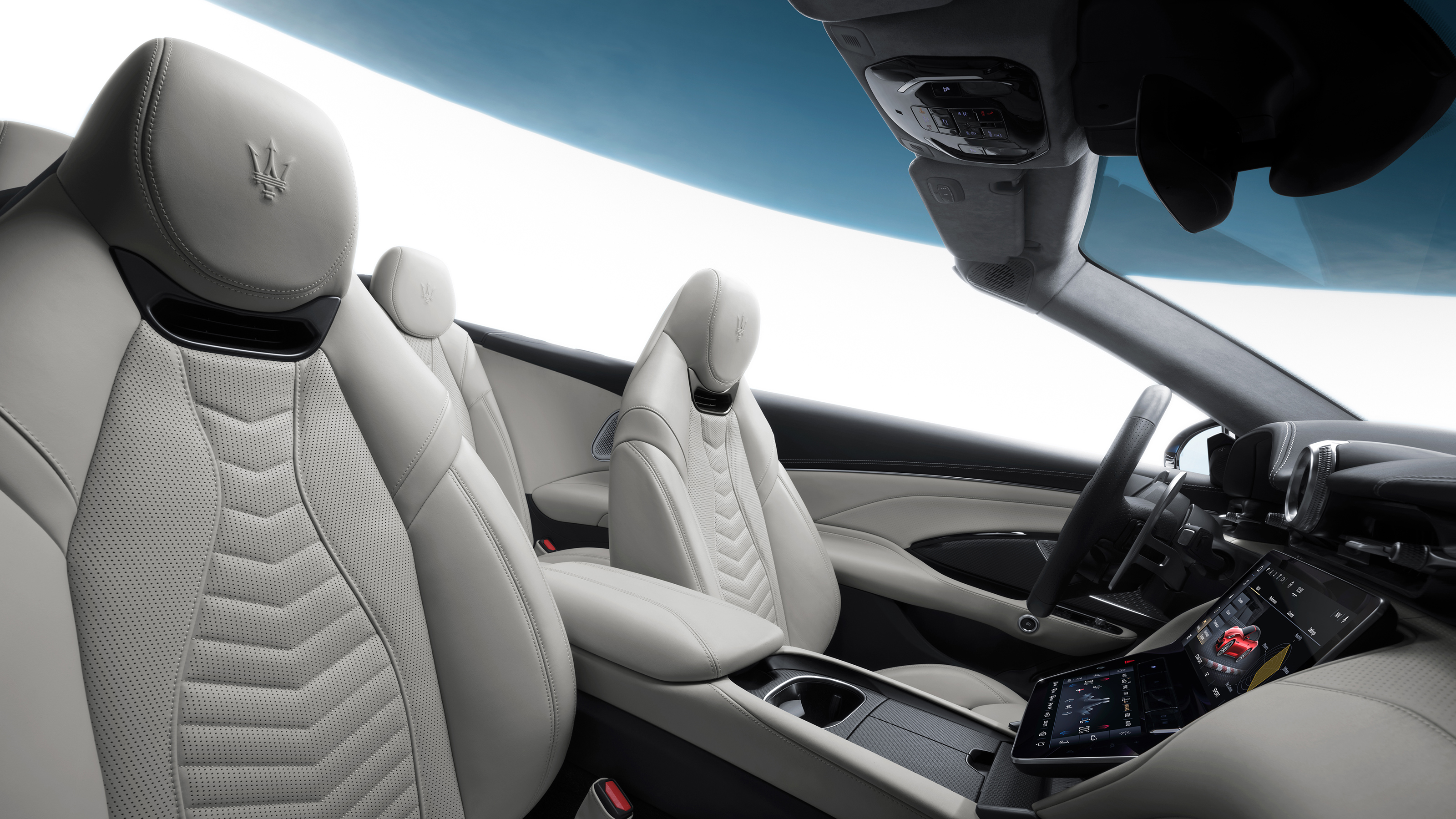 Maserati GranCabrio - front seats