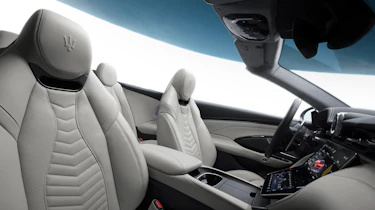 Maserati GranCabrio - front seats