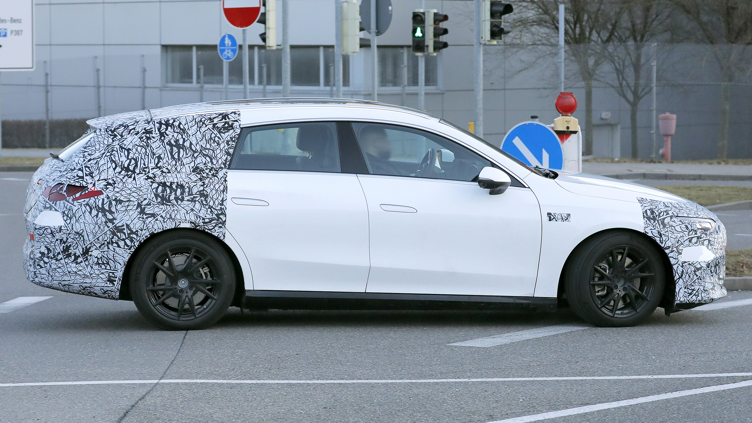Mercedes CLA Shooting Brake - side profile
